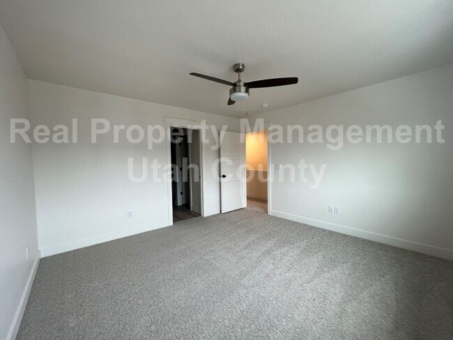 Building Photo - Newer American Fork Townhouse