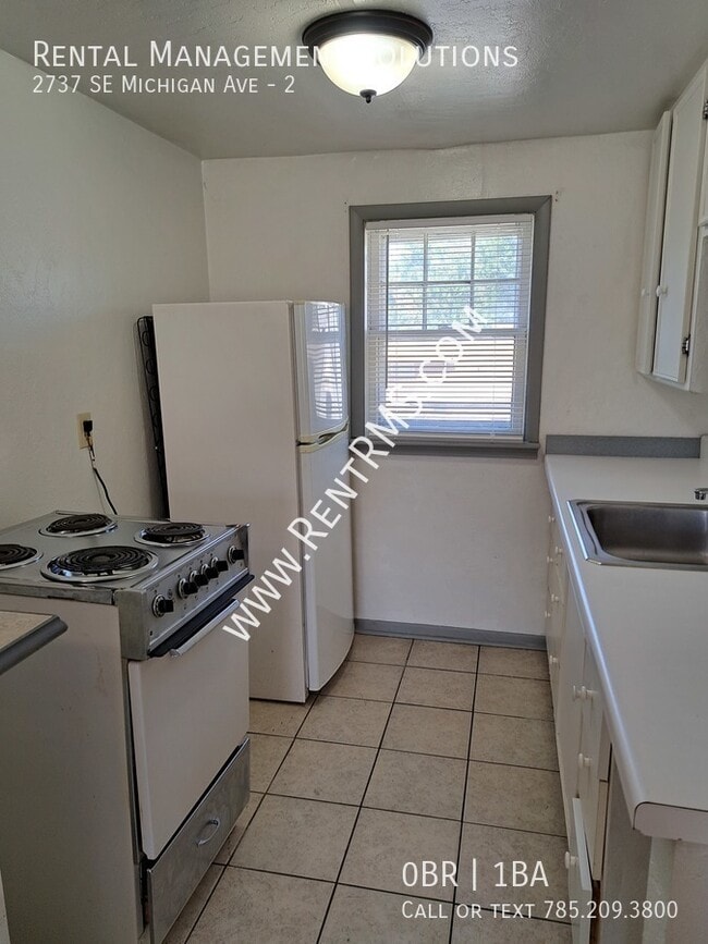 Building Photo - 2737 SE Michigan Ave