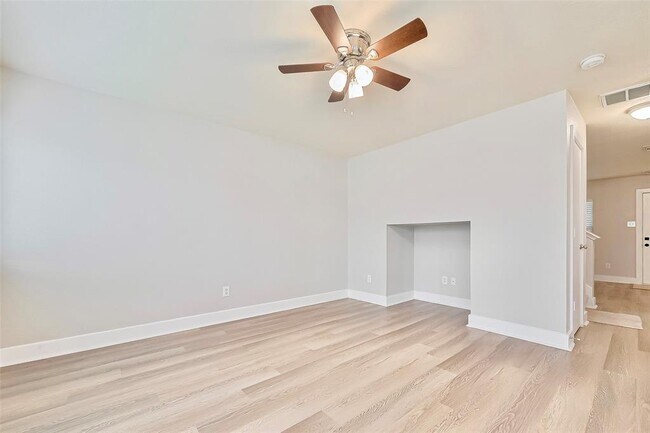 Building Photo - 5711 Silver Oak