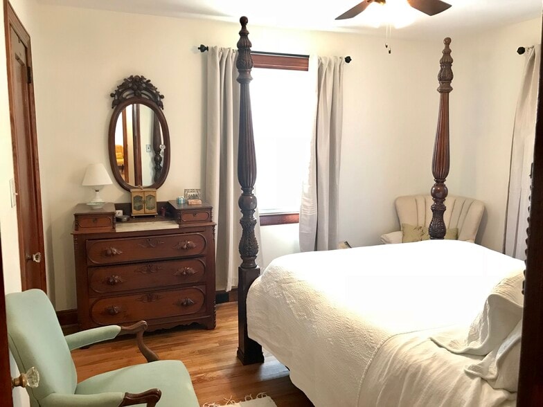 Building Photo - 905 Rosehill Ave