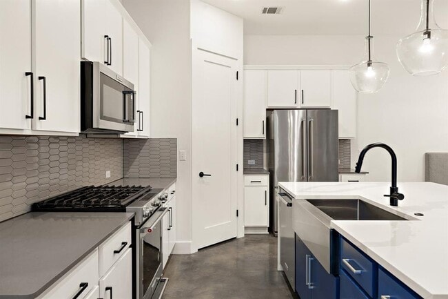 Building Photo - 4602 Mt Vernon Dr