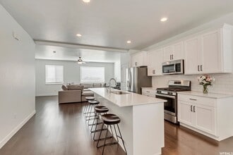 Building Photo - 456 Willow Leaf Rd