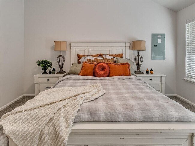 Building Photo - 2413 Northcreek Ln