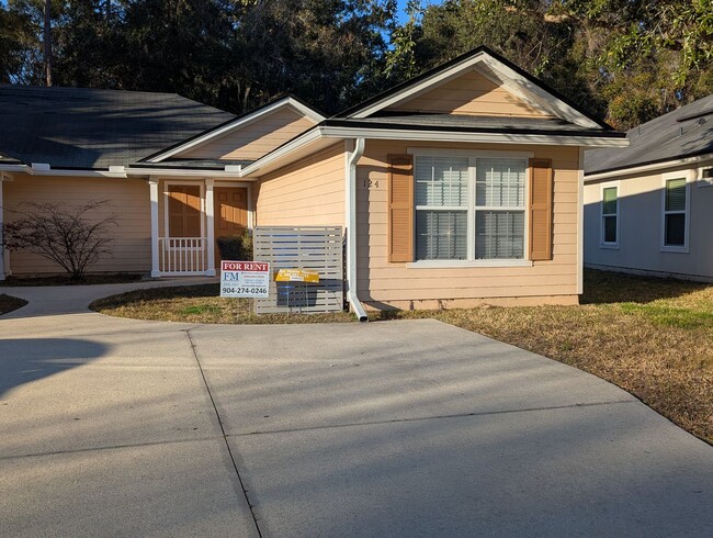 Building Photo - **SPECIAL for this 3/2 Duplex on 15 Month ...