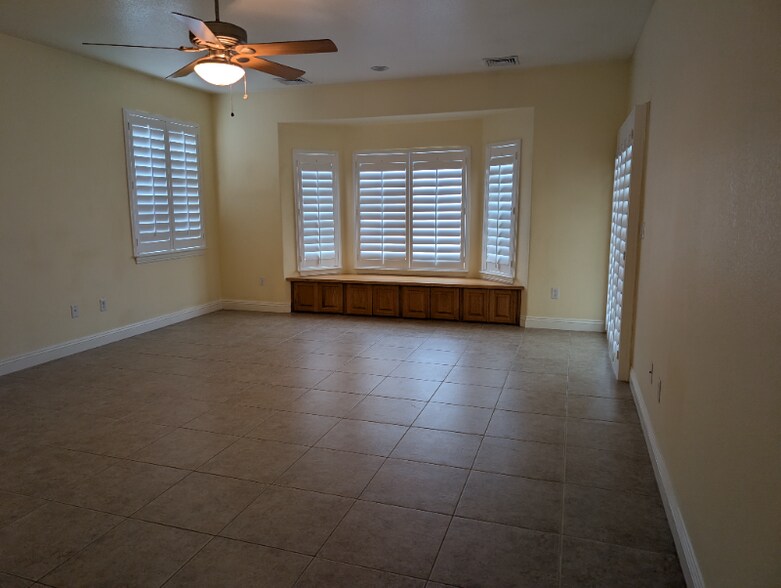 Building Photo - 3801 Malibou Ave