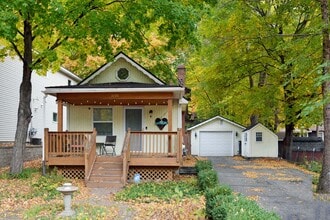 Building Photo - Charming, Furnished 1 Bed + Loft - Great L...