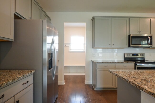 Building Photo - Beautiful 3 Bedroom + Flex Room in Gated C...