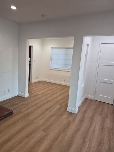 Building Photo - 12902 Borden Ave