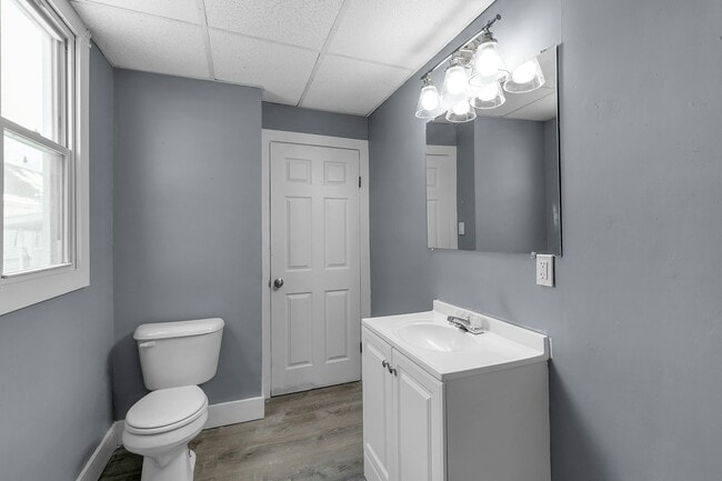 Building Photo - 144 Sidway St