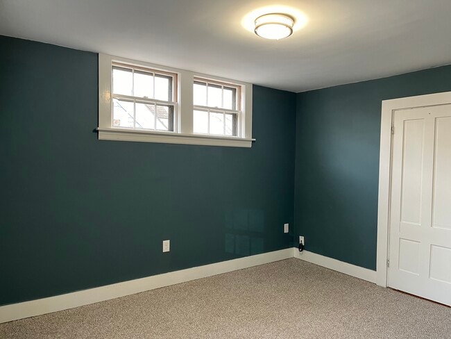 Unit B: Bedroom 2 - 35 Lincoln Ave