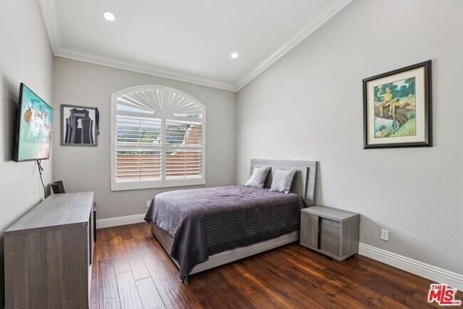 Building Photo - 27048 Triumph Ave