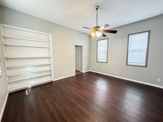 Building Photo - Beautiful Maintained 2 Bed and 1 Bath Shotgun House!