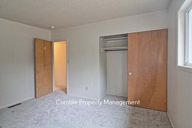 Building Photo - 426 164th Ave NE