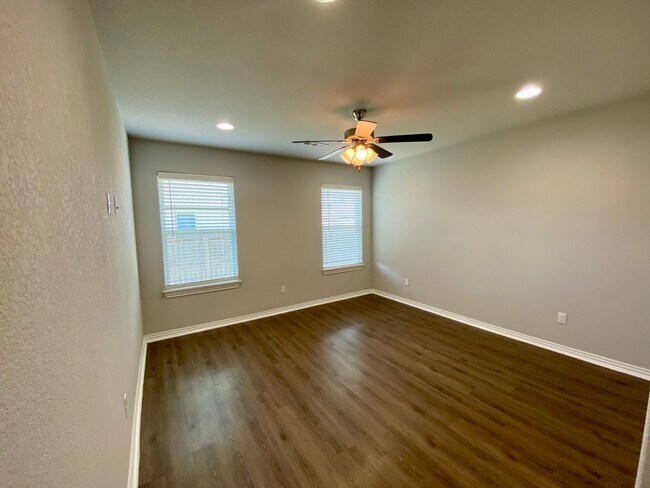 Building Photo - 1660 Gallant Fox Ln