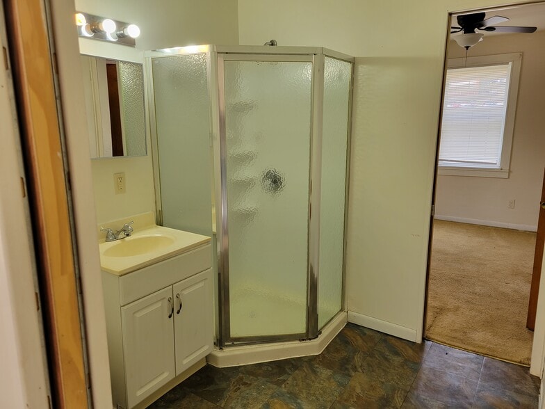 Building Photo - 1516 S M St