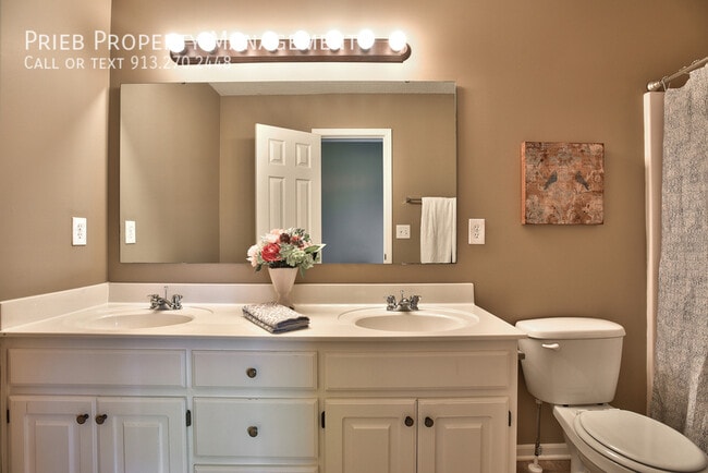 Building Photo - 524 N Walnut St