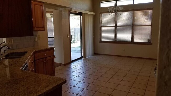 Building Photo - 1701 Pinnacle Ln