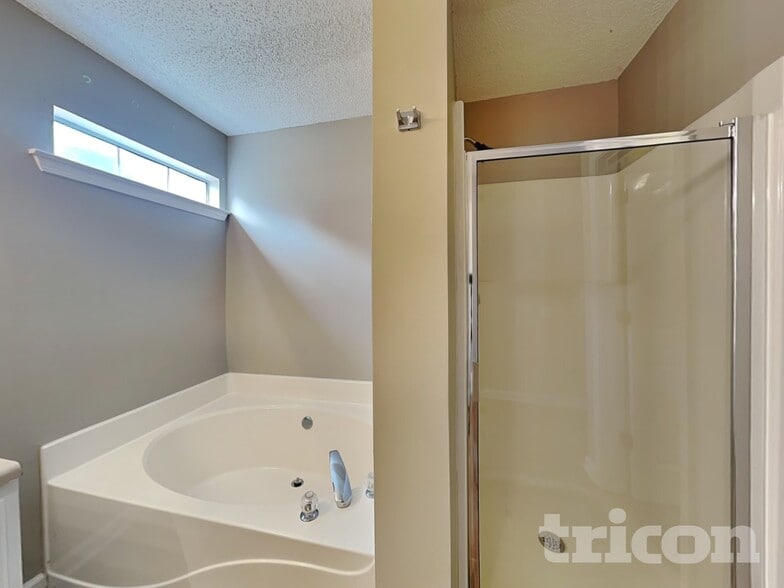 Building Photo - 427 Gresham Dr