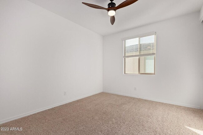 Building Photo - Breathtaking 5 bedroom home in Surprise!