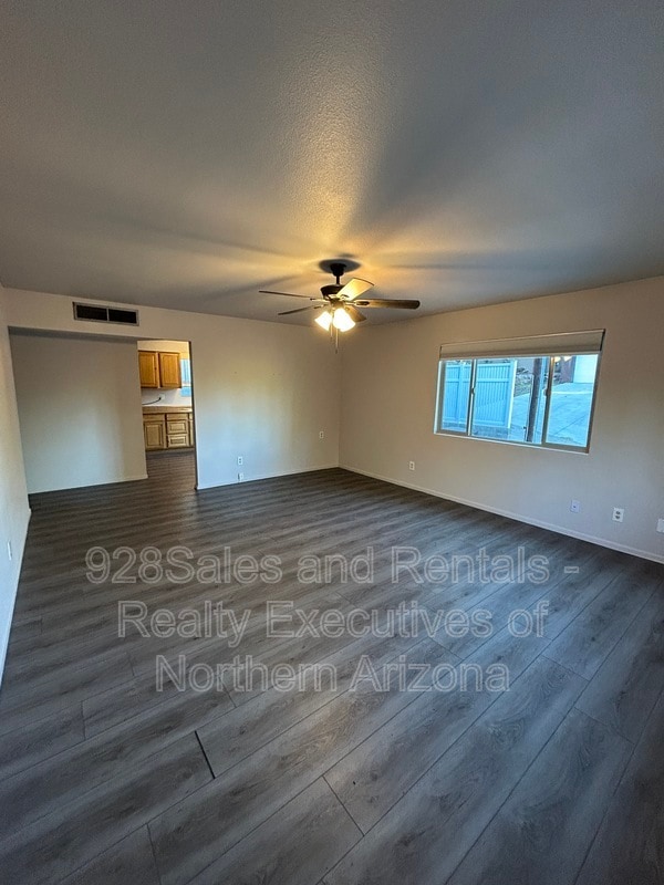 Building Photo - 906 W Summit Ave