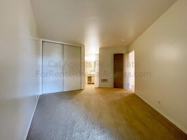 Building Photo - 250 Whitmore St