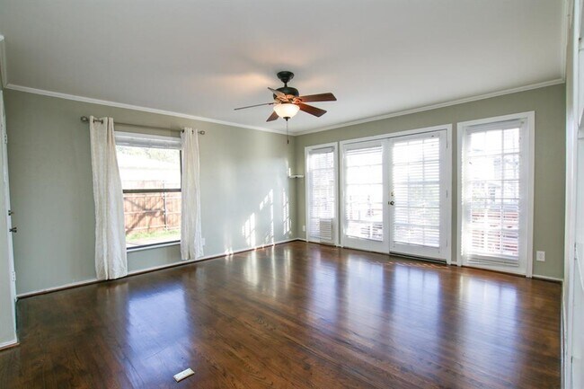 Building Photo - 6824 Southridge Dr