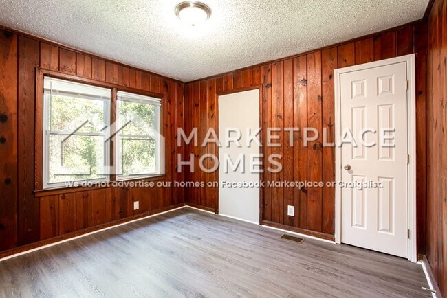 Building Photo - 3516 Maryvale Dr