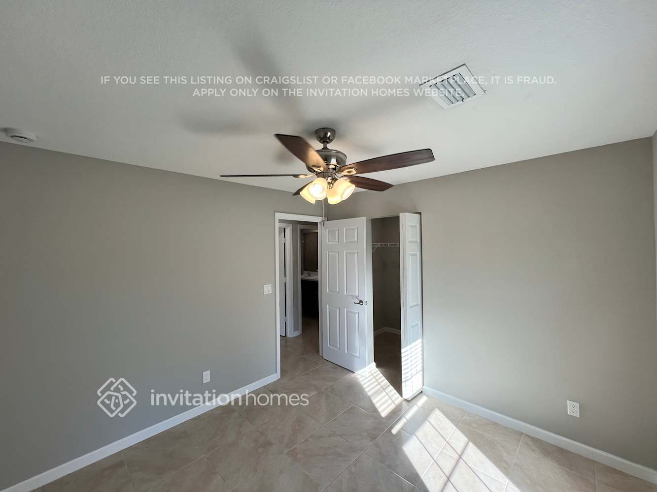 Building Photo - 1013 SW Majorca Ave