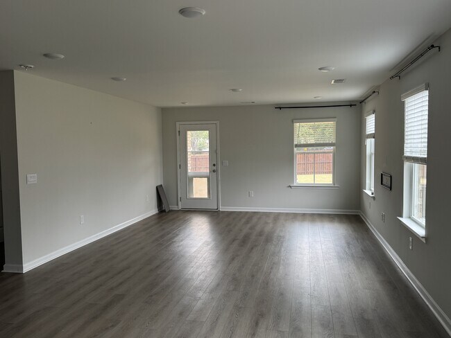 Building Photo - 424 Kohn Dr