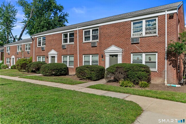 Building Photo - 13 Hamilton Ct