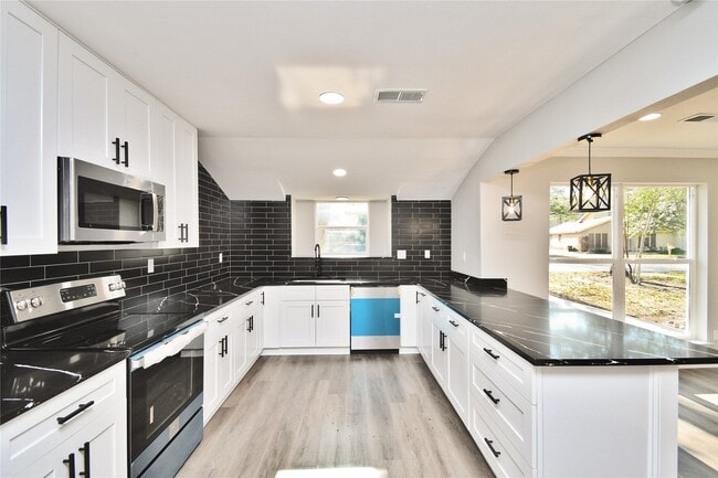 Building Photo - 2035 Round Spring Dr