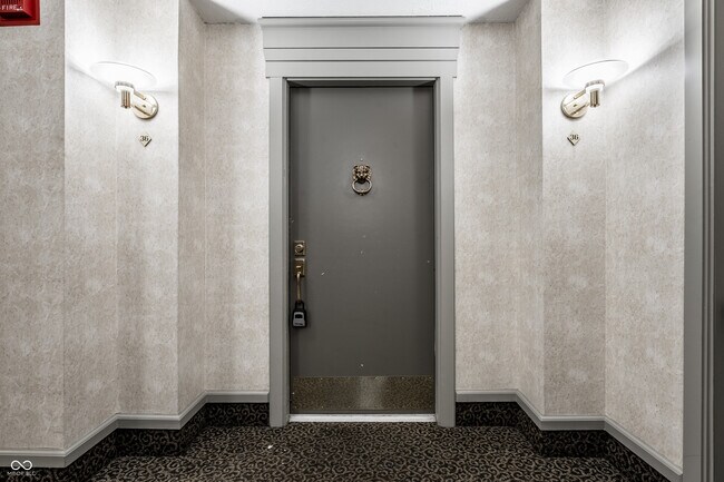 Building Photo - 8651 Jaffa Ct Dr E