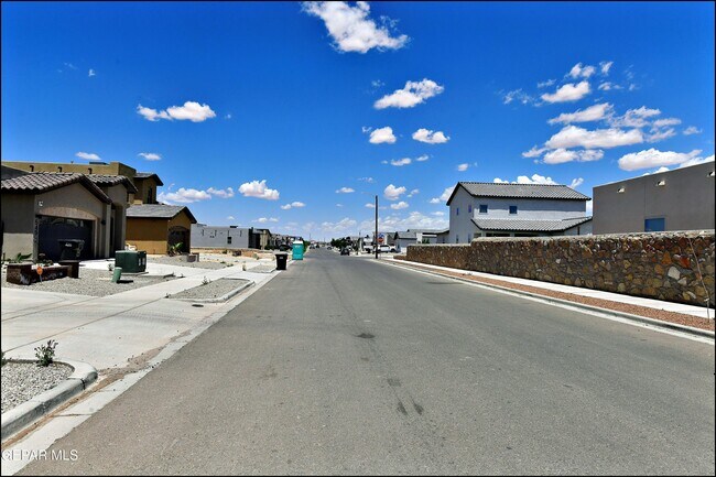 Building Photo - 541 Paseo Modesto Dr