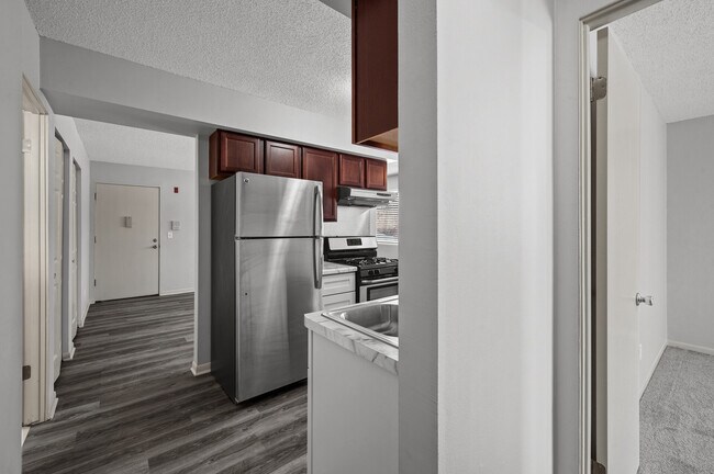 Building Photo - Rosco Apts-2720