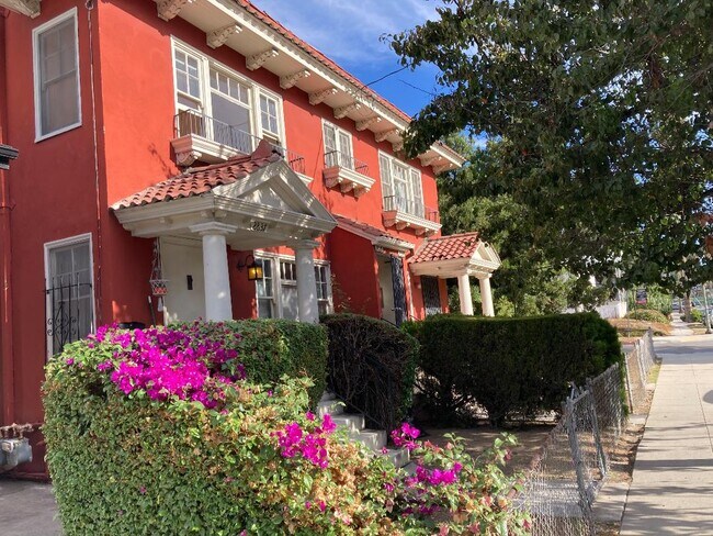 Building Photo - 2839 St George St