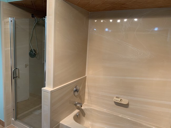 Building Photo - 64 Bond St