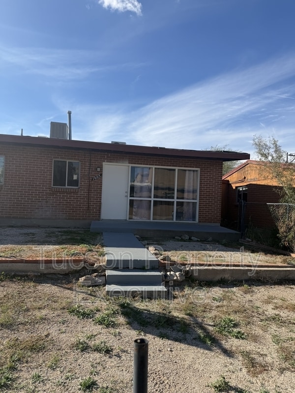 Building Photo - 1603 N Highland Ave