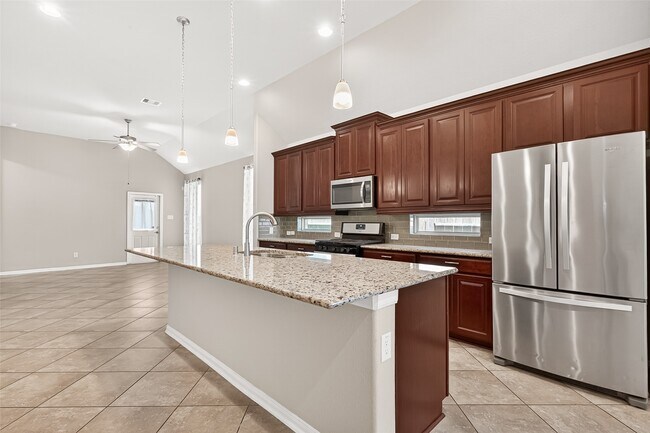 Building Photo - 24527 Royal Pike Dr