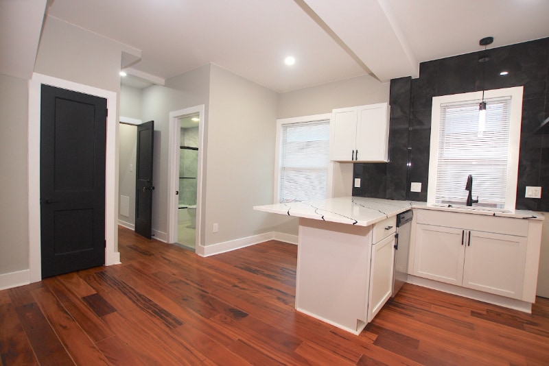 Building Photo - 5016 Seminole St