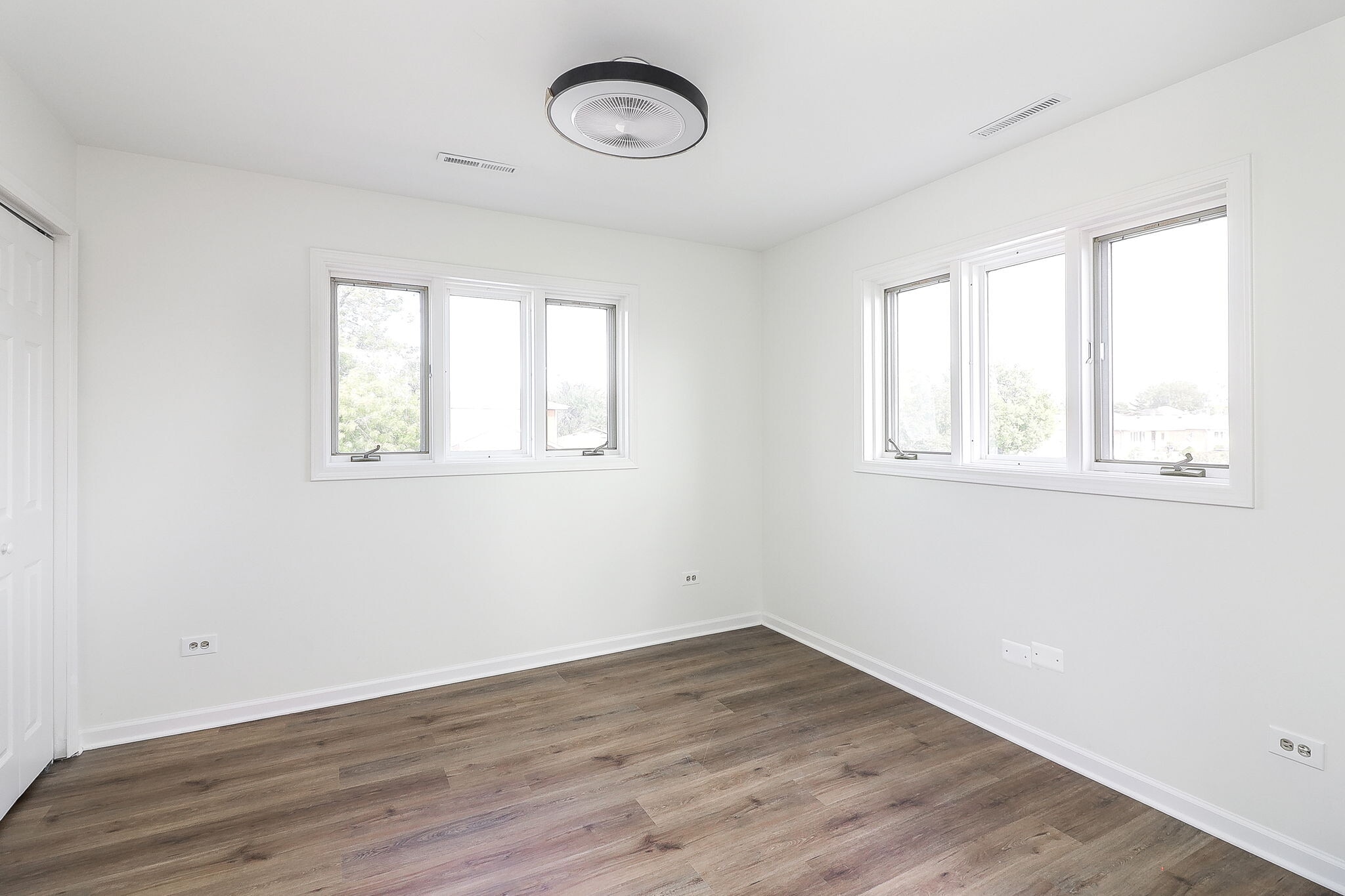 Building Photo - 5907 W 89th St