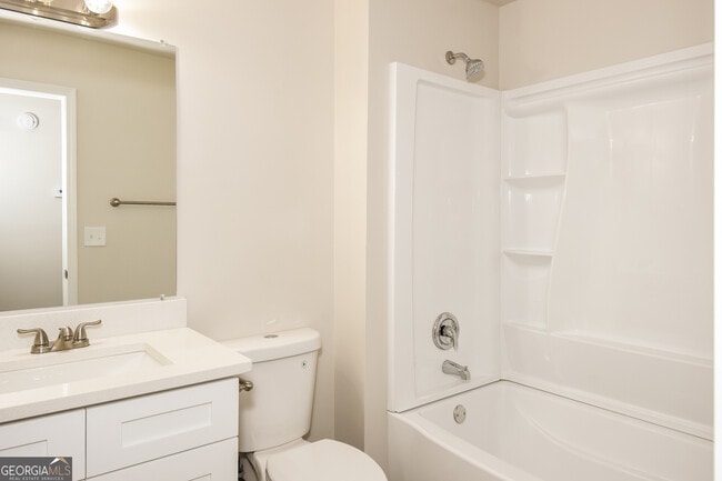 Building Photo - 1445 Glynn Oaks Dr SW