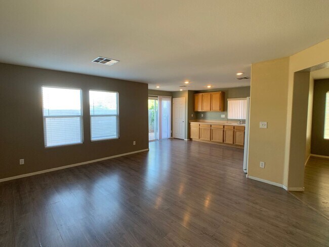 Building Photo - Upgraded 3 bedroom home with loft and den....