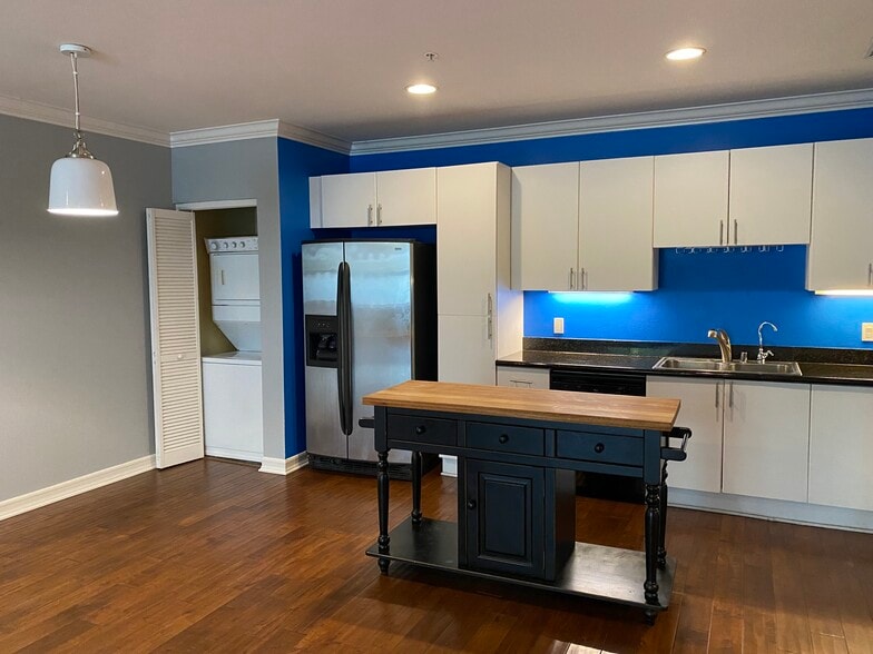 Building Photo - 1480 Broadway