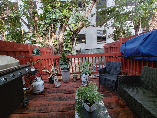 Building Photo - 1901 NW S River Dr