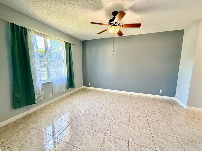 Building Photo - 3162 Via Poinciana