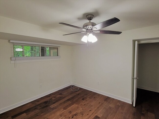 Building Photo - Remodeled 3 Bedroom 2 Bath Condo in Bon Air