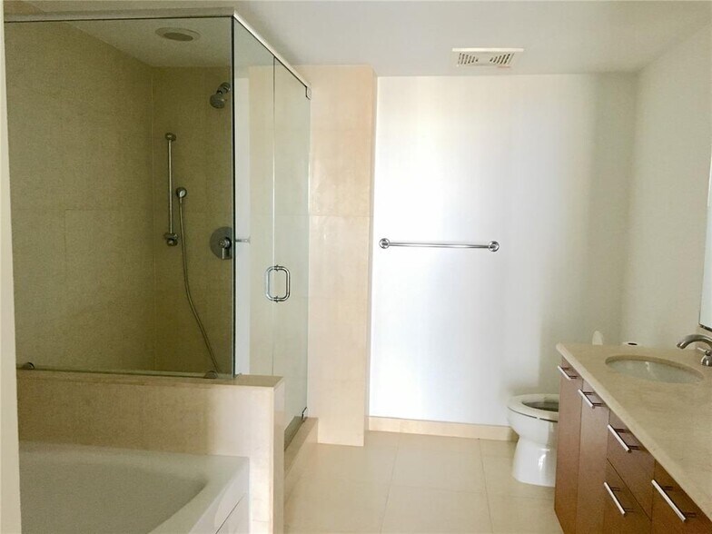 Building Photo - 50 Biscayne Blvd