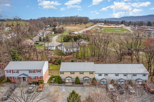 Building Photo - 696 Walborn Rd