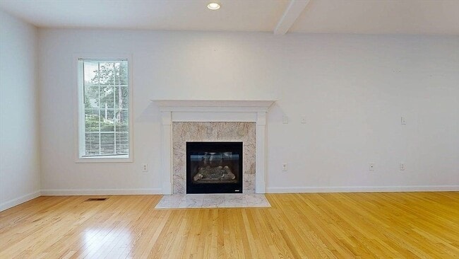 Building Photo - 142 Olean St