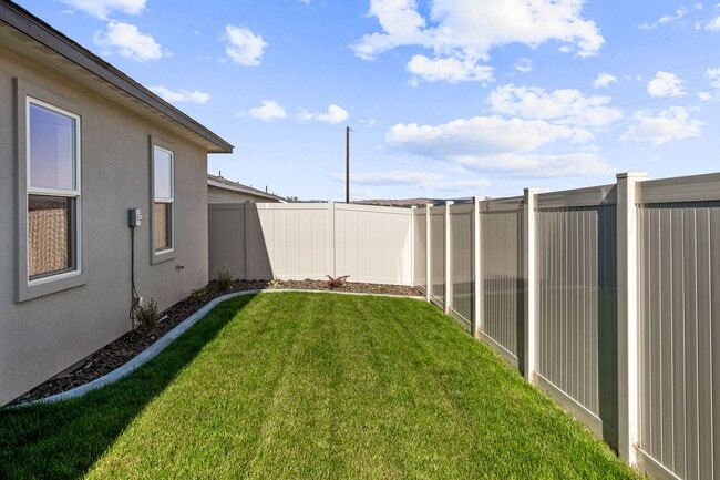 Building Photo - West Valley Luxury Townhome